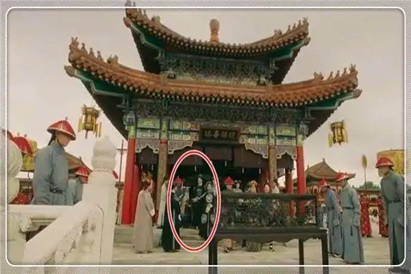 盘点娱乐圈穿帮_延禧攻略穿帮镜头_李公公耳麦穿帮