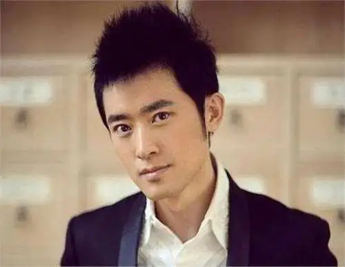 前超一线男星任泉退圈后发展_陈冠希退出娱乐圈后创立品牌_退出娱乐圈香港男星
